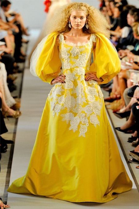 NEW YORK FASHION WEEK: OSCAR DE LA RENTA SPRING 2012
