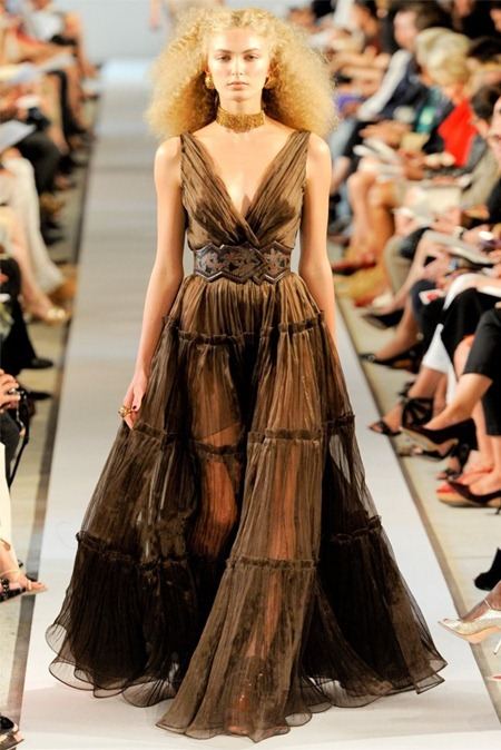 NEW YORK FASHION WEEK: OSCAR DE LA RENTA SPRING 2012