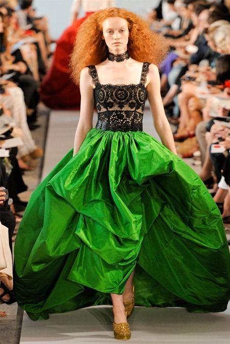 NEW YORK FASHION WEEK: OSCAR DE LA RENTA SPRING 2012