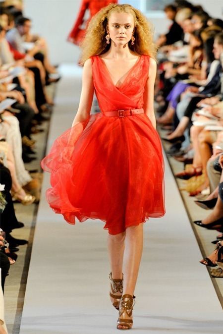 NEW YORK FASHION WEEK: OSCAR DE LA RENTA SPRING 2012