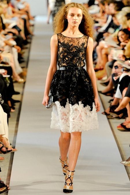 NEW YORK FASHION WEEK: OSCAR DE LA RENTA SPRING 2012