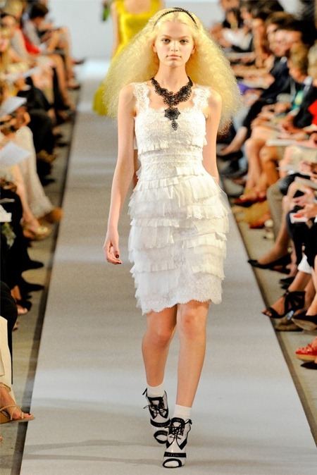 NEW YORK FASHION WEEK: OSCAR DE LA RENTA SPRING 2012