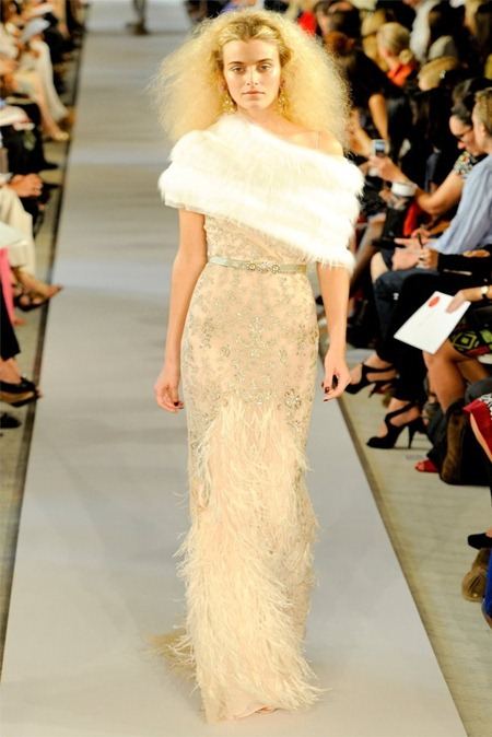 NEW YORK FASHION WEEK: OSCAR DE LA RENTA SPRING 2012