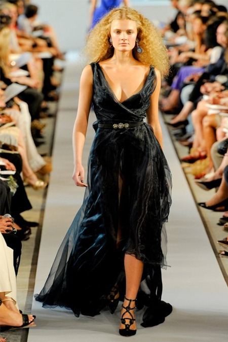 NEW YORK FASHION WEEK: OSCAR DE LA RENTA SPRING 2012