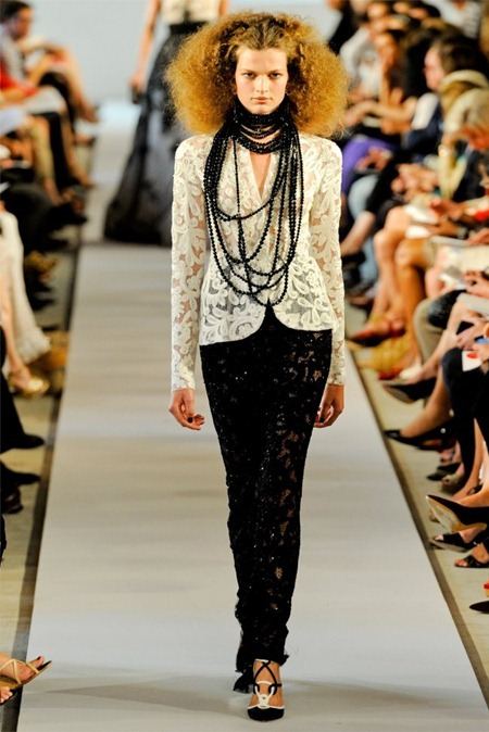 NEW YORK FASHION WEEK: OSCAR DE LA RENTA SPRING 2012