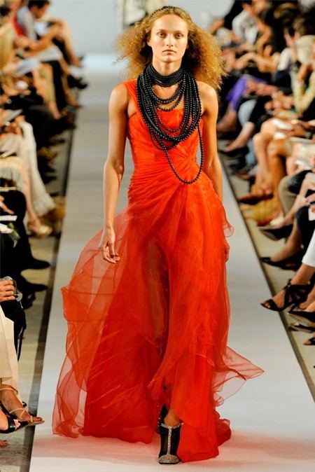 NEW YORK FASHION WEEK: OSCAR DE LA RENTA SPRING 2012