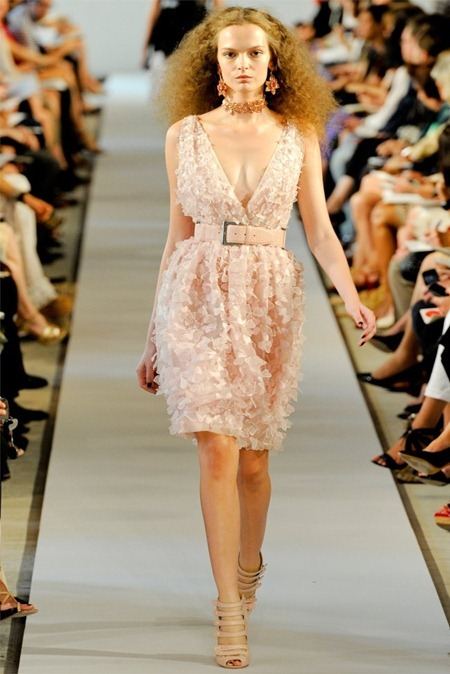 NEW YORK FASHION WEEK: OSCAR DE LA RENTA SPRING 2012