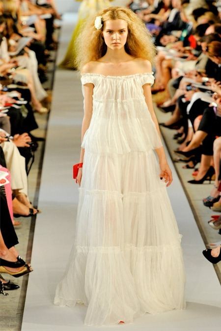 NEW YORK FASHION WEEK: OSCAR DE LA RENTA SPRING 2012