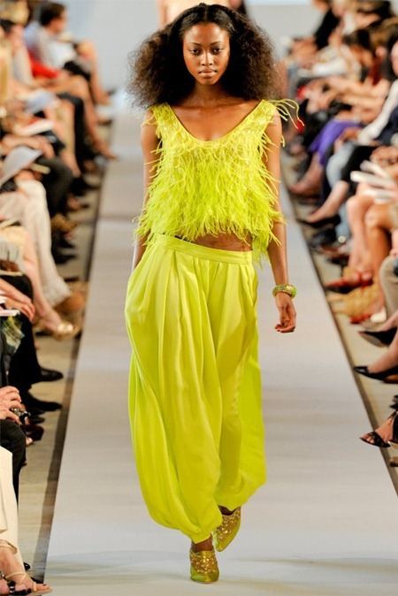 NEW YORK FASHION WEEK: OSCAR DE LA RENTA SPRING 2012