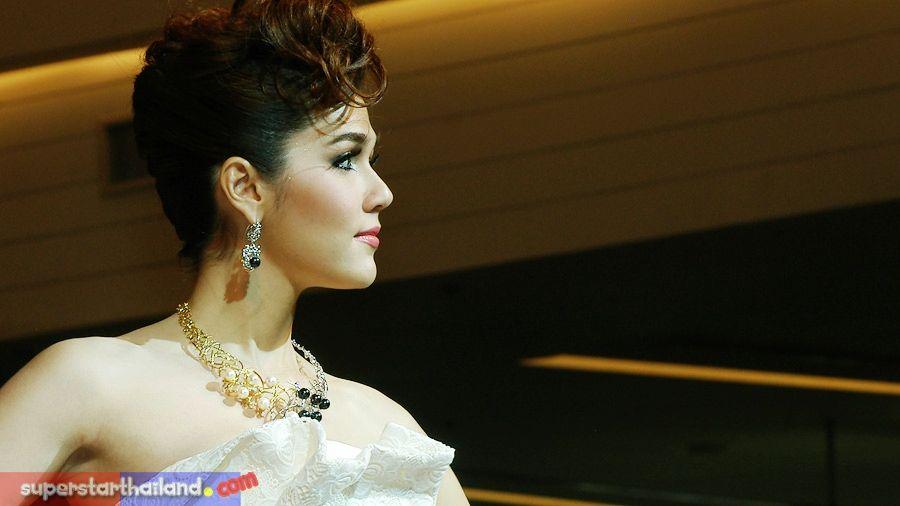 ชมพู่ อารยา ในงาน Jewelry Design Award 2011