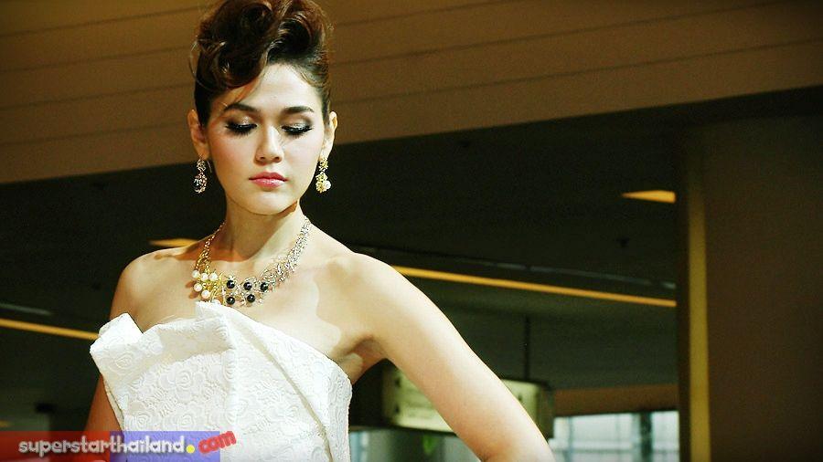 ชมพู่ อารยา ในงาน Jewelry Design Award 2011