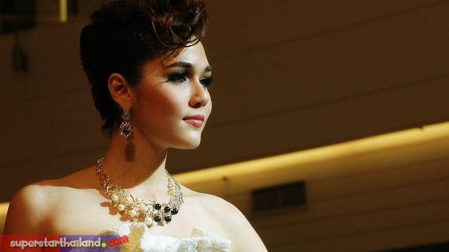 ชมพู่ อารยา ในงาน Jewelry Design Award 2011