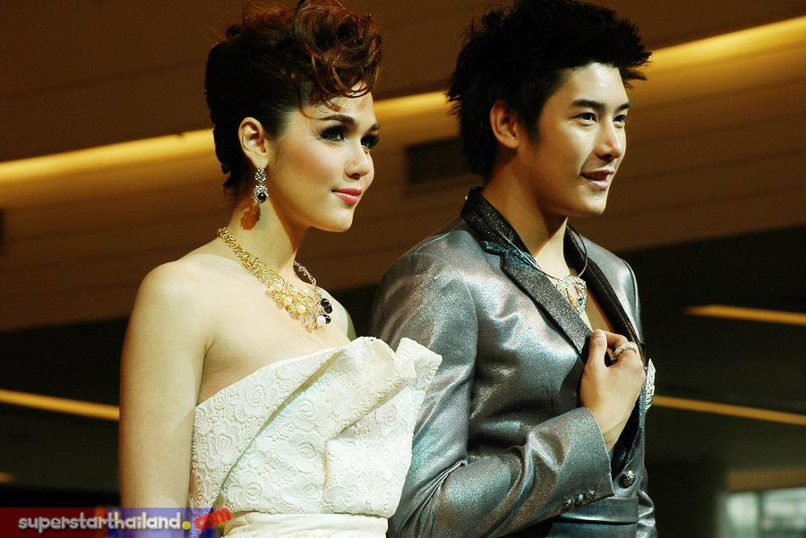 ชมพู่ อารยา ในงาน Jewelry Design Award 2011