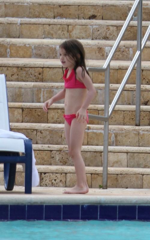 สาวน้อยร้อยล้าน Suri Cruise ลูกสาว ของtom cruise