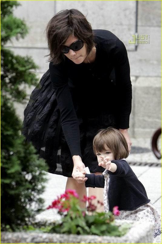 สาวน้อยร้อยล้าน Suri Cruise ลูกสาว ของtom cruise