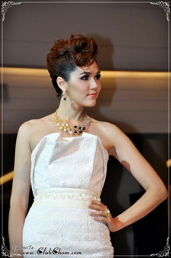 ชมพู่ อารยา สวยสง่าดุจนางพญา