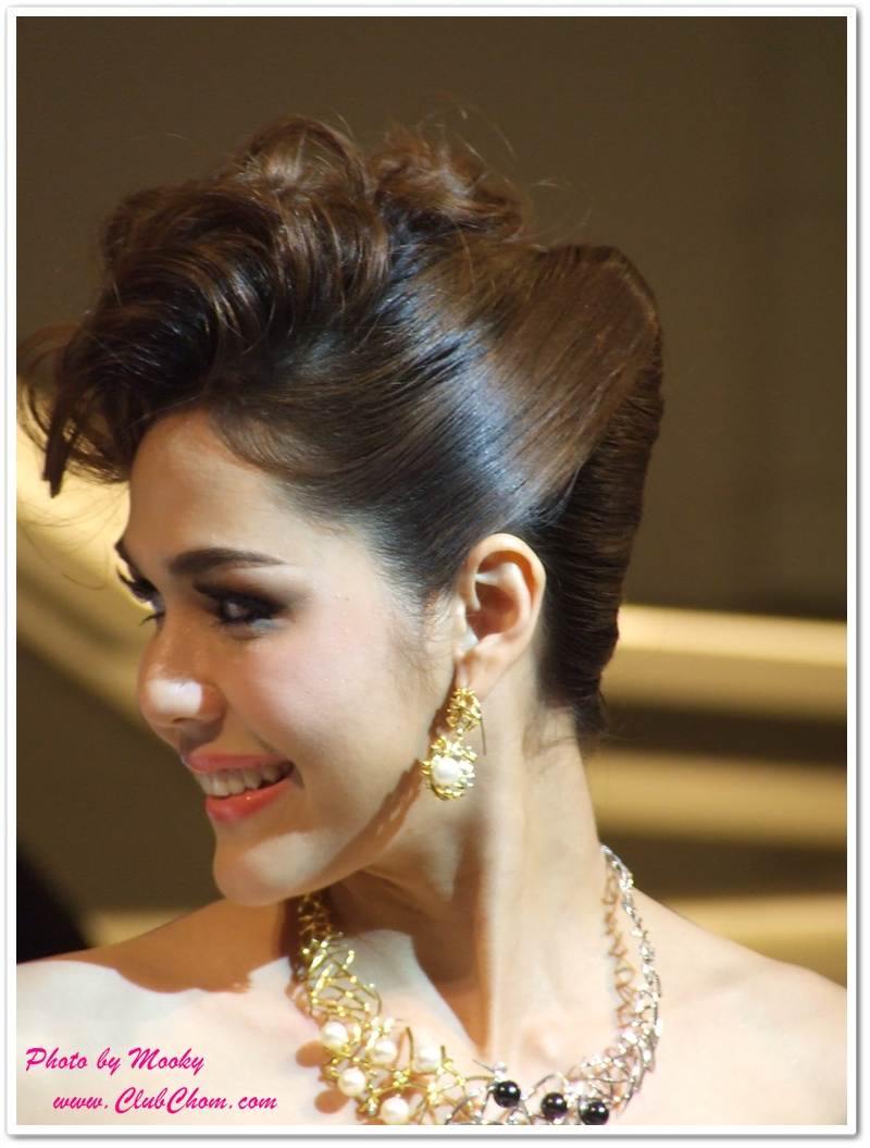 ชมพู่ อารยา สวยสง่าดุจนางพญา