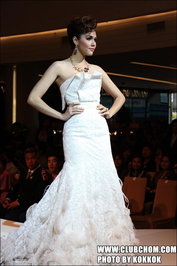 ชมพู่ อารยา สวยสง่าดุจนางพญา