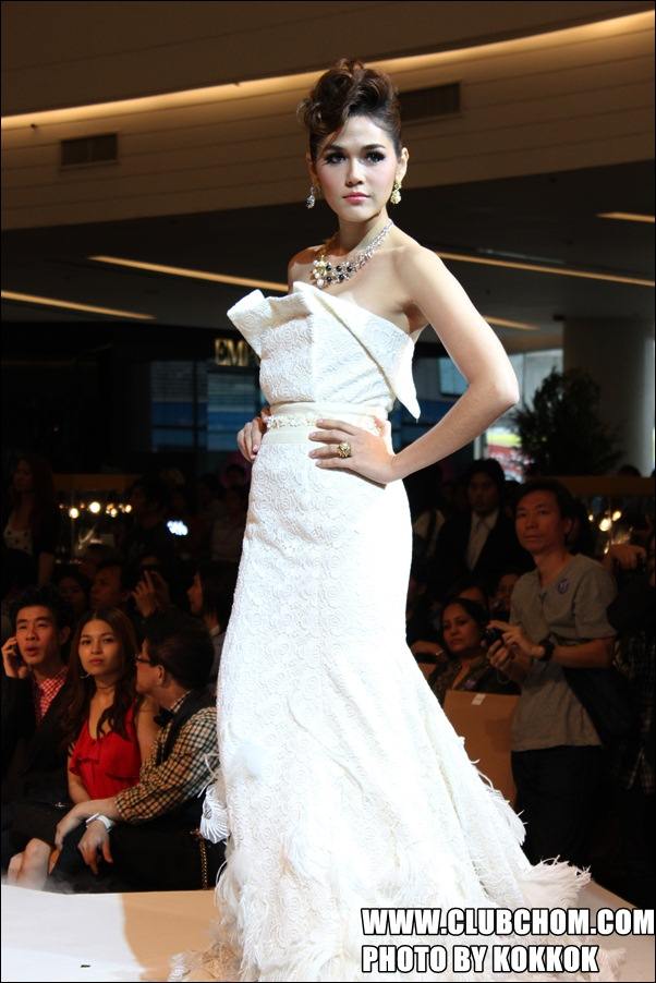 ชมพู่ อารยา สวยสง่าดุจนางพญา