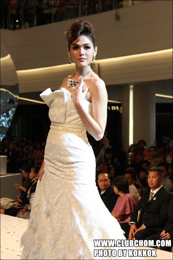 ชมพู่ อารยา สวยสง่าดุจนางพญา