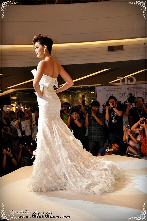 ชมพู่ อารยา สวยสง่าดุจนางพญา
