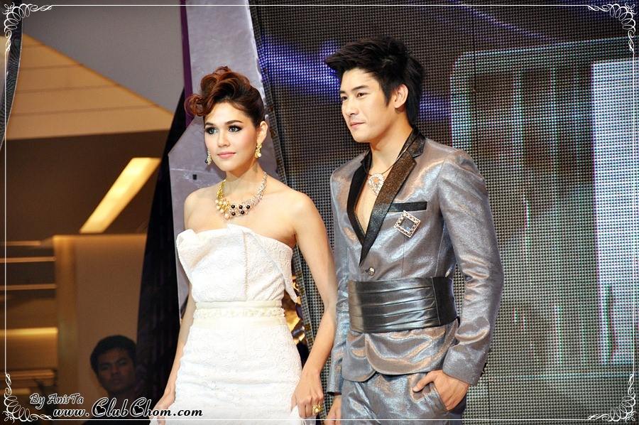 ชมพู่ อารยา สวยสง่าดุจนางพญา