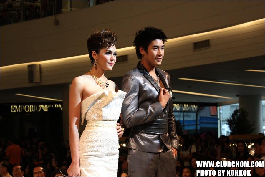 ชมพู่ อารยา สวยสง่าดุจนางพญา