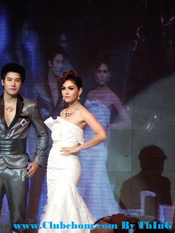 ชมพู่ อารยา สวยสง่าดุจนางพญา