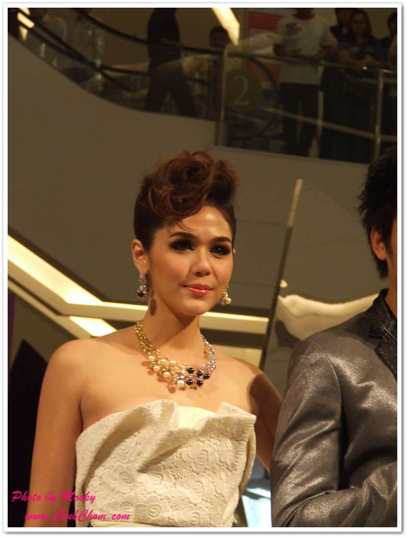 ชมพู่ อารยา สวยสง่าดุจนางพญา
