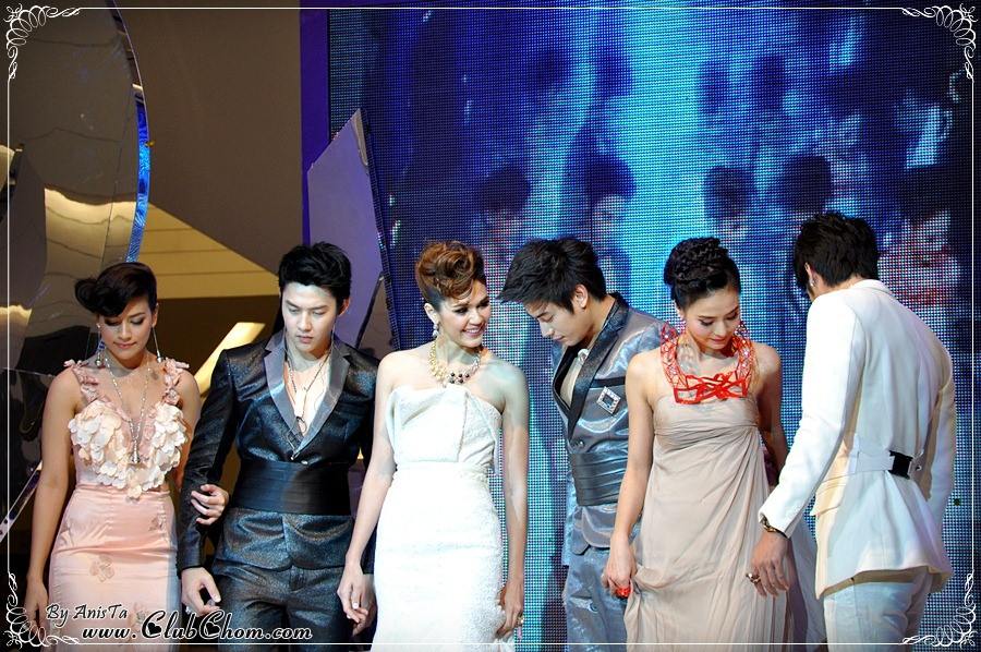 ชมพู่ อารยา สวยสง่าดุจนางพญา