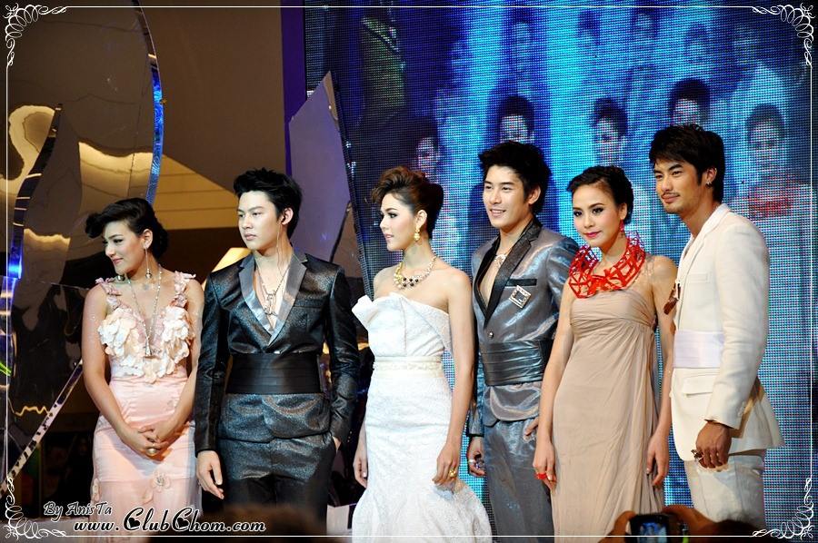 ชมพู่ อารยา สวยสง่าดุจนางพญา