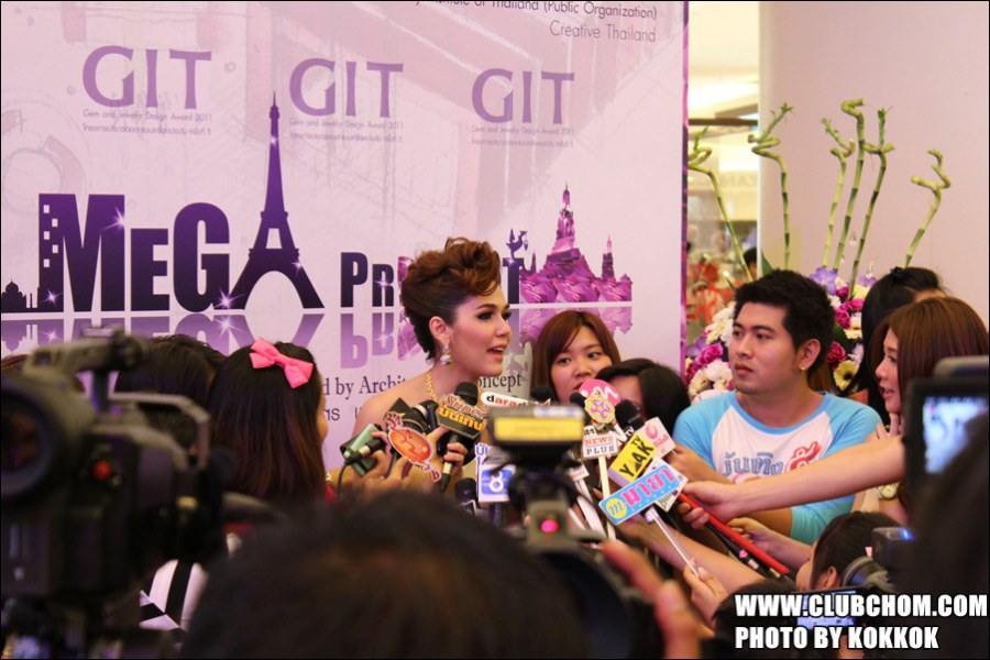 ชมพู่ อารยา สวยสง่าดุจนางพญา
