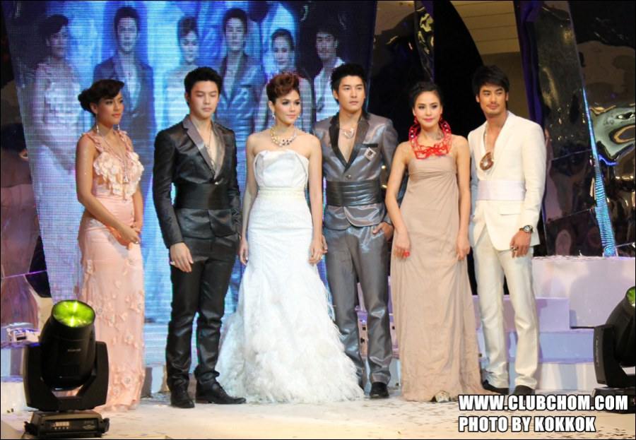 ชมพู่ อารยา สวยสง่าดุจนางพญา