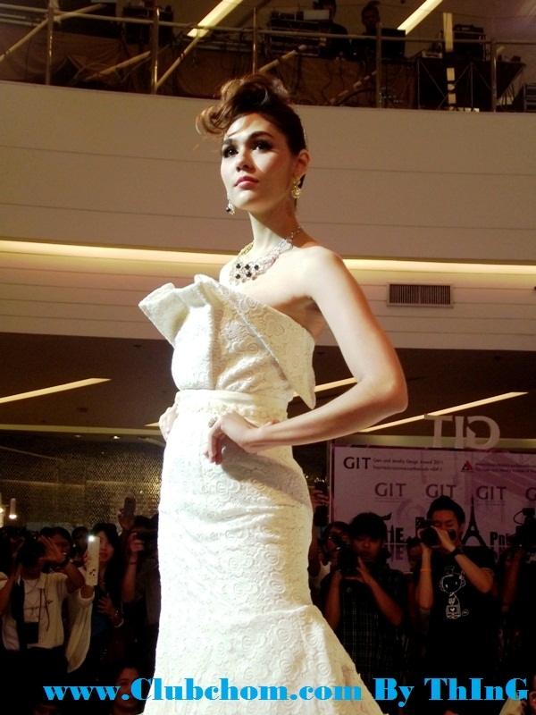 ชมพู่ อารยา สวยสง่าดุจนางพญา
