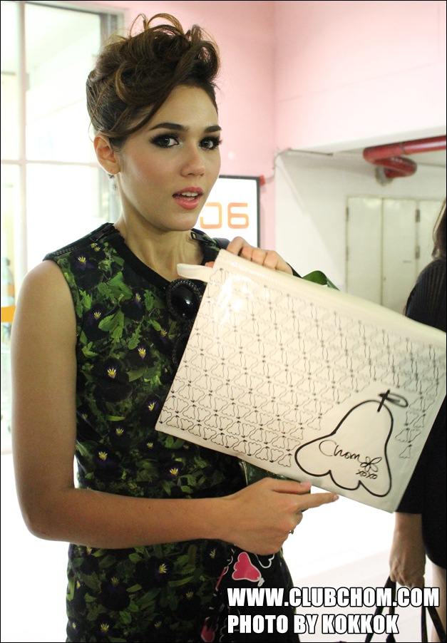 ชมพู่ อารยา ในชุดใส่กลับบ้านน่ารักมากๆ
