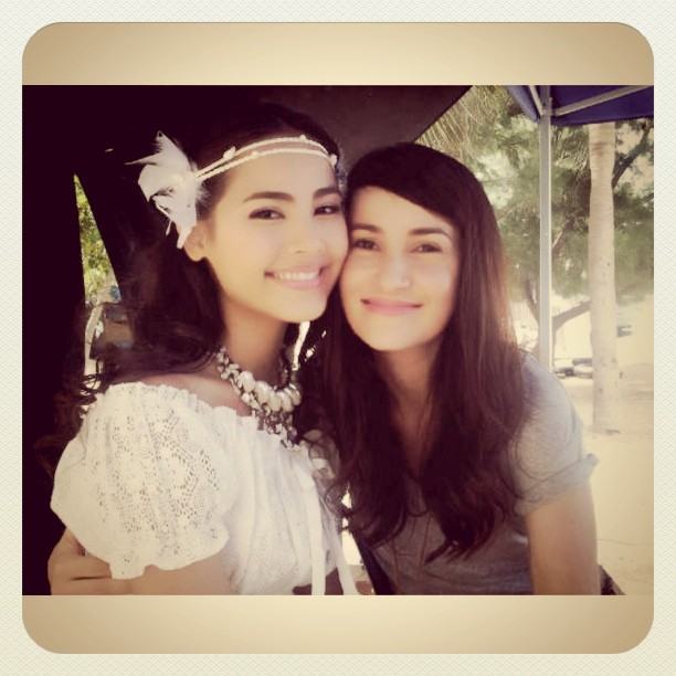 "พี่แอน ทองประสม"....กับน้องๆ