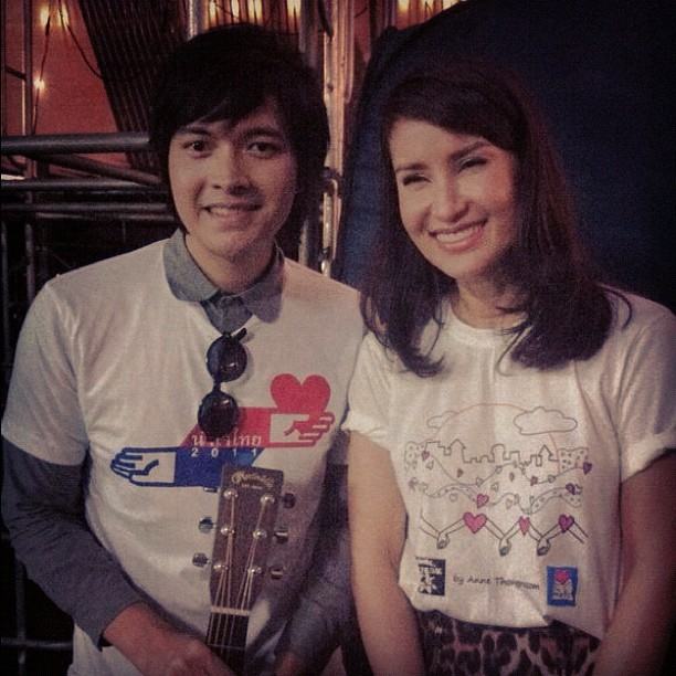 "พี่แอน ทองประสม"....กับน้องๆ