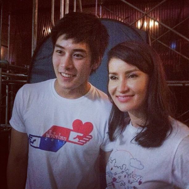 "พี่แอน ทองประสม"....กับน้องๆ