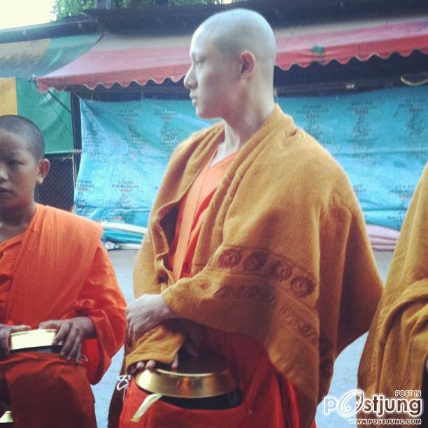 จูเนียร์เดอะสตาร์และพี่ชาย(เจแปน) เข้าพิธีอุปสมบท