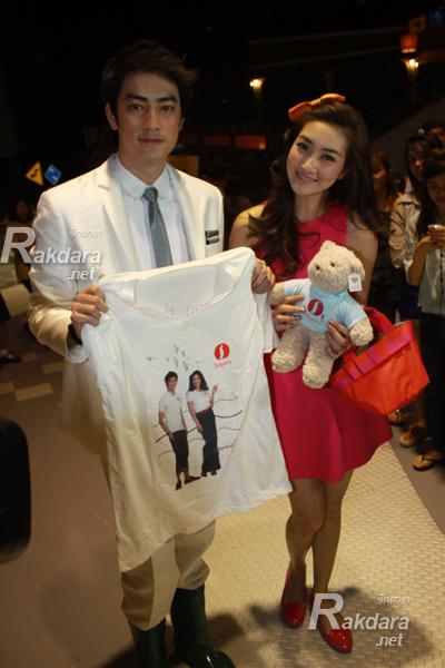 &ldquo;แพนเค้ก&ldquo;โผล่ยินดีงานหนัง&ldquo;ฟิล์ม&ldquo;ยันไม่กิ๊กกัน