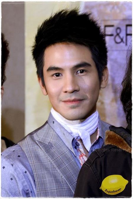 "บรอดคาสซ์"วางตัว"โป๊บ ธนวรรธน์"...ลงละครเรื่องใหม่"ดาวเกี้ยวเดือน"