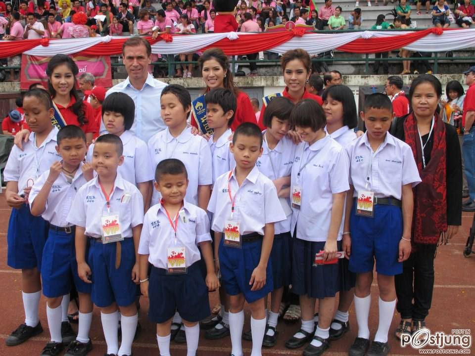 คณะนางสาวไทย คณะนางสาวไทย ร่วมงาน เอไอเอ ล้านนาเกมส์ และงานวันเด็ก จ.เชีบงใหม่