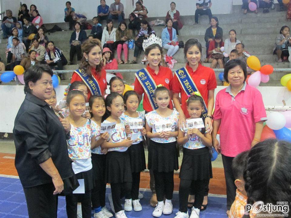 คณะนางสาวไทย คณะนางสาวไทย ร่วมงาน เอไอเอ ล้านนาเกมส์ และงานวันเด็ก จ.เชีบงใหม่