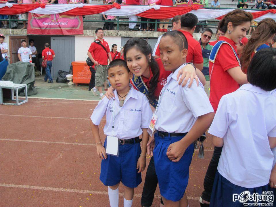 คณะนางสาวไทย คณะนางสาวไทย ร่วมงาน เอไอเอ ล้านนาเกมส์ และงานวันเด็ก จ.เชีบงใหม่