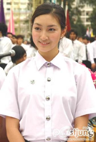 สาวๆในชุดนิสิตค่ะ