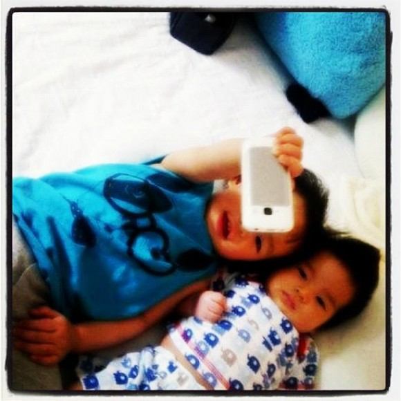 อัพเดท...ภาพความน่ารักของ"น้องออกัส - น้องออการ์"ลูก"เฮียเปิ้ล นาคร"