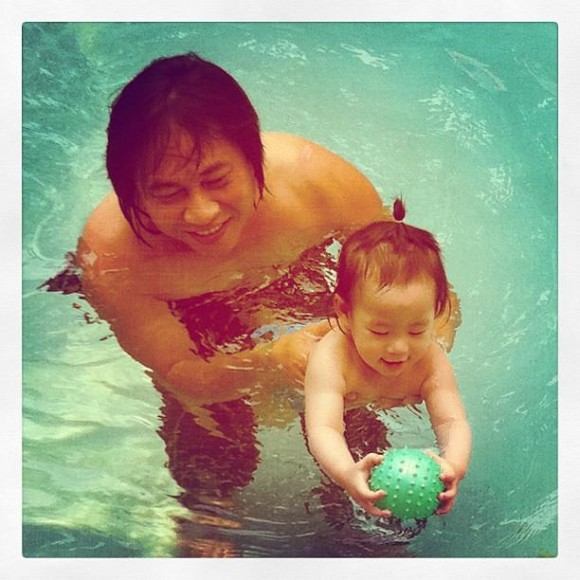อัพเดท...ภาพความน่ารักของ"น้องออกัส - น้องออการ์"ลูก"เฮียเปิ้ล นาคร"