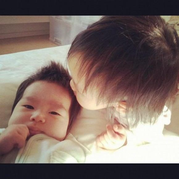 อัพเดท...ภาพความน่ารักของ"น้องออกัส - น้องออการ์"ลูก"เฮียเปิ้ล นาคร"
