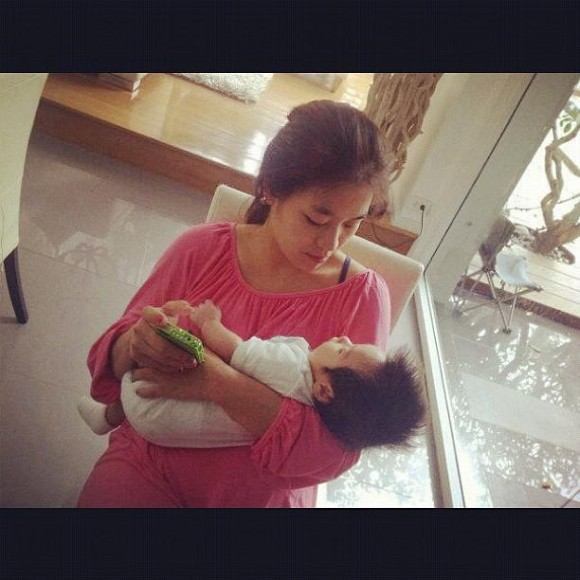 อัพเดท...ภาพความน่ารักของ"น้องออกัส - น้องออการ์"ลูก"เฮียเปิ้ล นาคร"