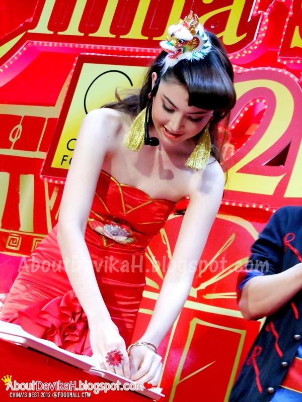[PICS] โป๊ป ธนวรรธน์ และใหม่ ดาวิกา ในงาน China's Best 2012 at CentralFoodHall CTW